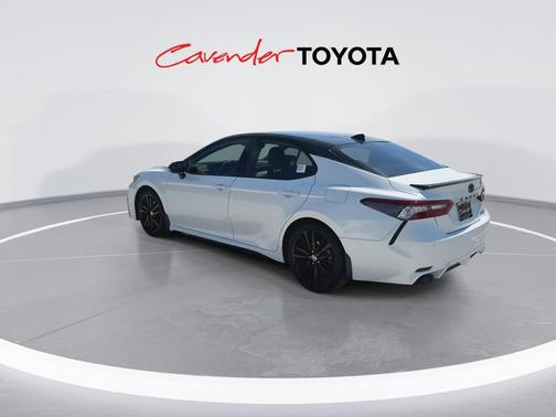 Wind Chill Pearl/Midnight Black Metallic 2021 Toyota Camry XSE
