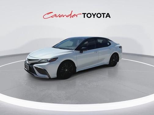Wind Chill Pearl/Midnight Black Metallic 2021 Toyota Camry XSE