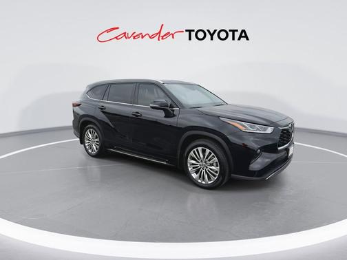 Midnight Black Metallic 2026 Toyota Highlander Platinum