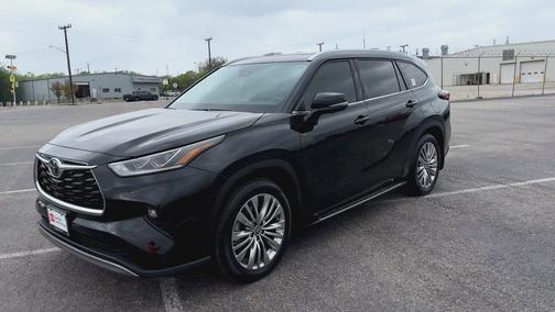 Midnight Black Metallic 2026 Toyota Highlander Platinum