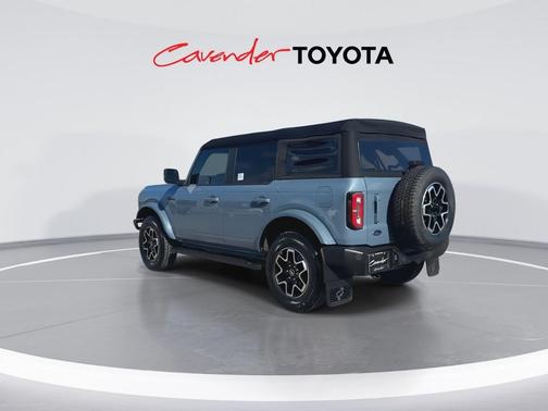 Azure Gray Metallic Tri-Coat 2024 Ford Bronco Outer Banks