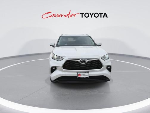 Wind Chill Pearl 2026 Toyota Highlander Hybrid XLE