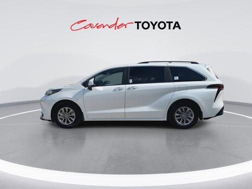Wind Chill Pearl 2026 Toyota Sienna XLE