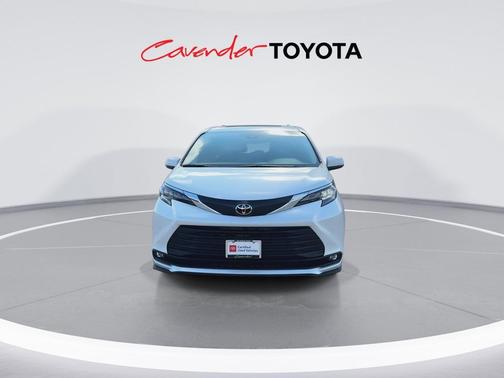 Wind Chill Pearl 2026 Toyota Sienna XLE