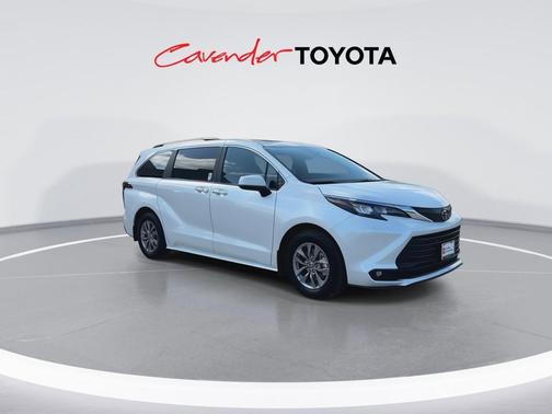 Wind Chill Pearl 2026 Toyota Sienna XLE