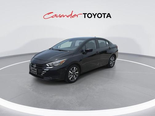 Super Black 2025 Nissan Versa 1.6 SV