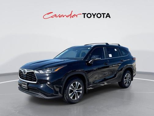 Midnight Black Metallic 2026 Toyota Highlander Hybrid XLE