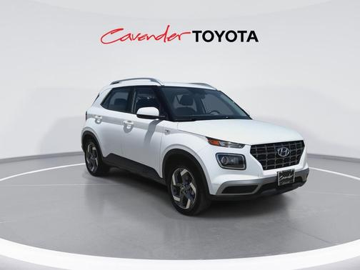 Lunar White 2025 Hyundai VENUE SEL