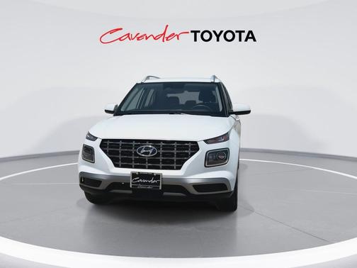 Lunar White 2025 Hyundai VENUE SEL