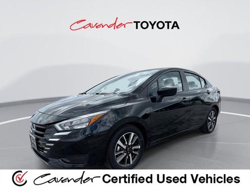 Super Black 2025 Nissan Versa 1.6 SV