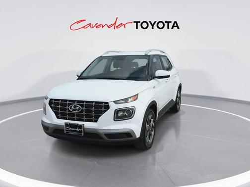 Lunar White 2025 Hyundai VENUE SEL