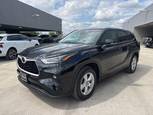 Midnight Black 2025 Toyota Highlander LE
