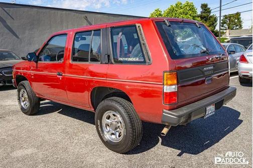 1992 Nissan Pathfinder XE Sport Utility 4D