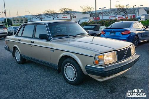 1990 Volvo 240 DL 4D Sedan