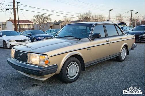 1990 Volvo 240 DL 4D Sedan