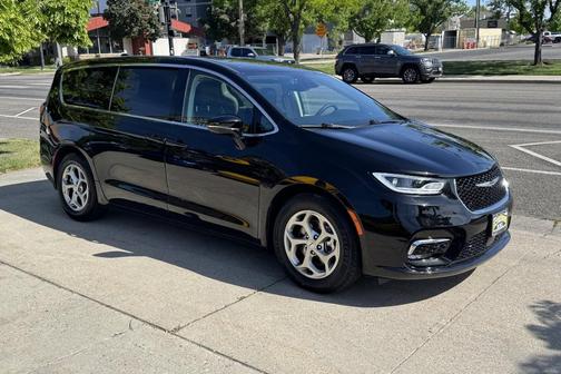 Diamond Black 2024 Chrysler Pacifica Limited