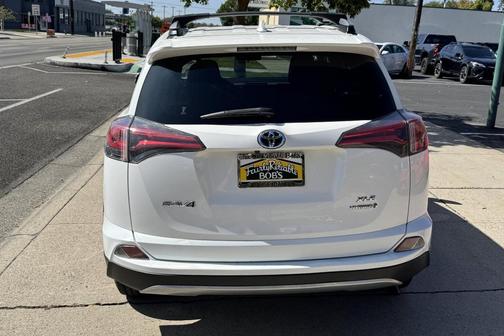 2018 Toyota RAV4 Hybrid XLE