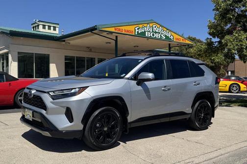 2024 Toyota RAV4 Hybrid SE