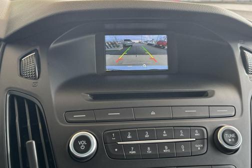 Oxford White 2017 Ford Focus SE