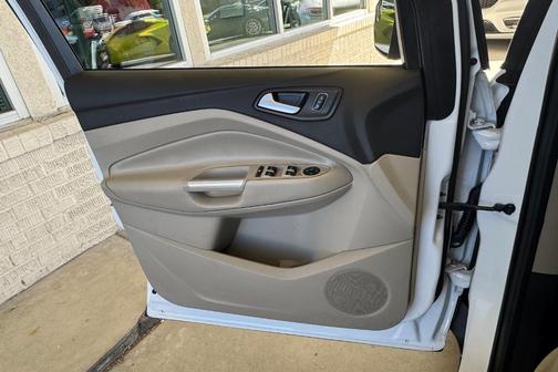 Oxford White 2018 Ford Escape SE