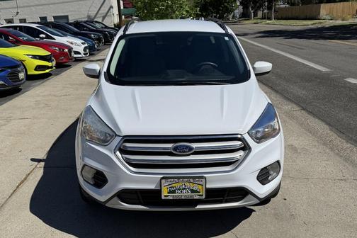 Oxford White 2018 Ford Escape SE