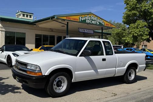 White 2003 Chevrolet S-10