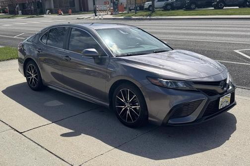 2021 Toyota Camry Hybrid SE
