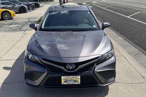 2021 Toyota Camry Hybrid SE