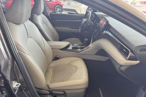 2021 Toyota Camry Hybrid SE