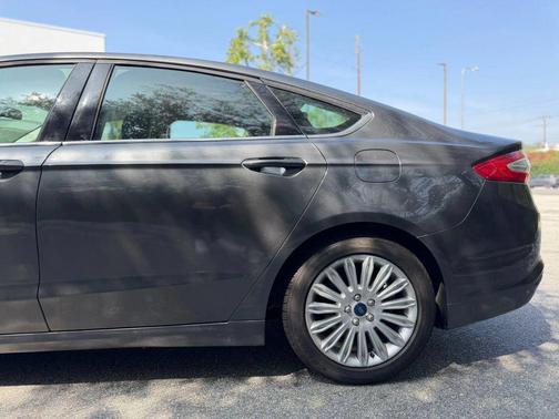 2016 Ford Fusion Hybrid S