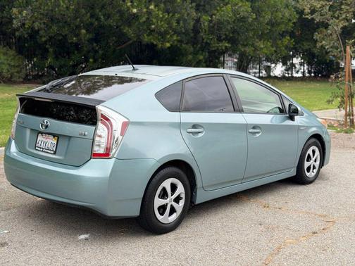 Winter Gray Metallic 2012 Toyota Prius Two
