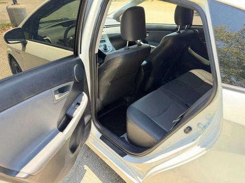 Blizzard Pearl 2014 Toyota Prius Four