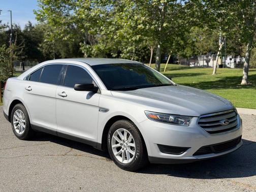 Ingot Silver Metallic 2013 Ford Taurus SE