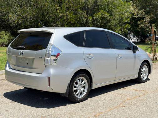 Classic Silver Metallic 2012 Toyota Prius v Three