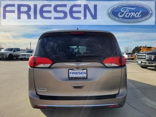 2018 Chrysler Pacifica Touring-L