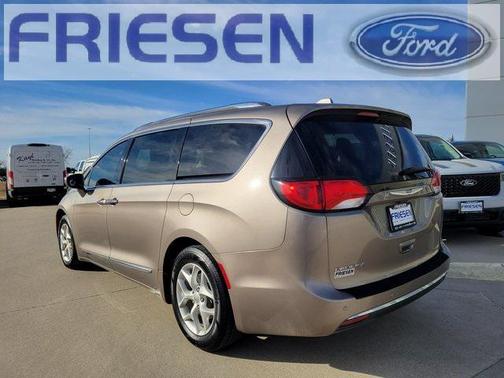 2018 Chrysler Pacifica Touring-L