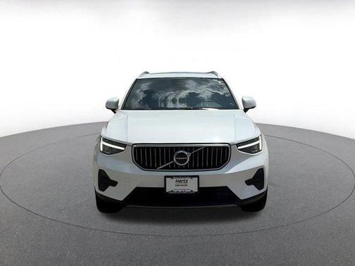 2024 Volvo XC40 CORE