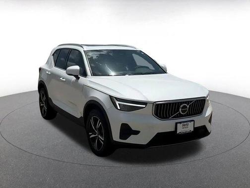 2024 Volvo XC40 CORE