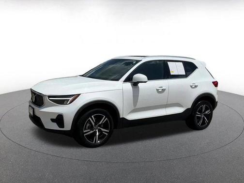 2024 Volvo XC40 CORE