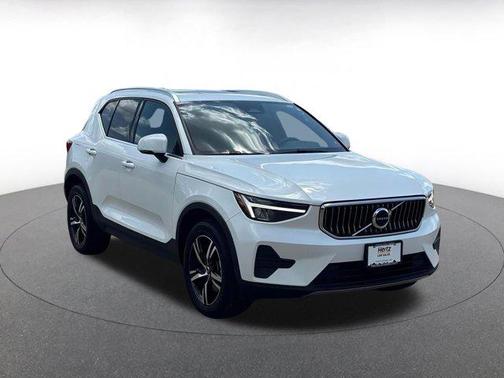 2024 Volvo XC40 CORE