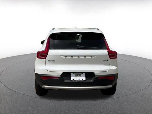 2024 Volvo XC40 CORE