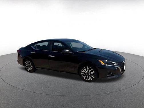 Super Black 2025 Nissan Altima SV FWD