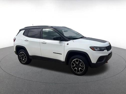 Bright White Clearcoat 2025 Jeep Compass Trailhawk