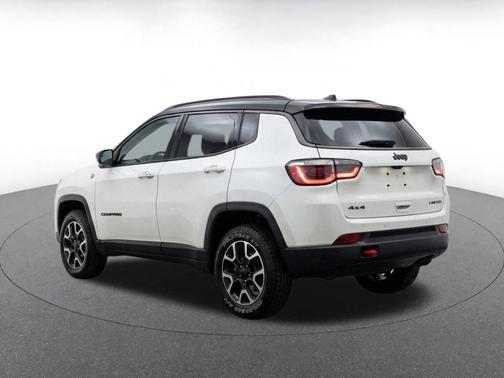 Bright White Clearcoat 2025 Jeep Compass Trailhawk