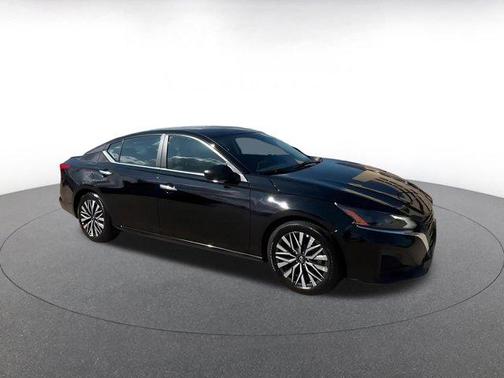 Super Black 2025 Nissan Altima SV FWD