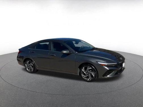 2025 Hyundai ELANTRA SEL