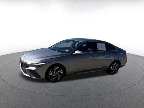 2025 Hyundai ELANTRA SEL