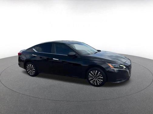 Super Black 2025 Nissan Altima SV FWD
