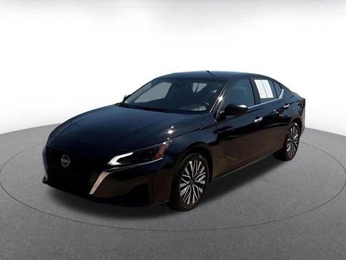 Super Black 2025 Nissan Altima SV FWD
