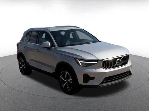 2024 Volvo XC40 CORE
